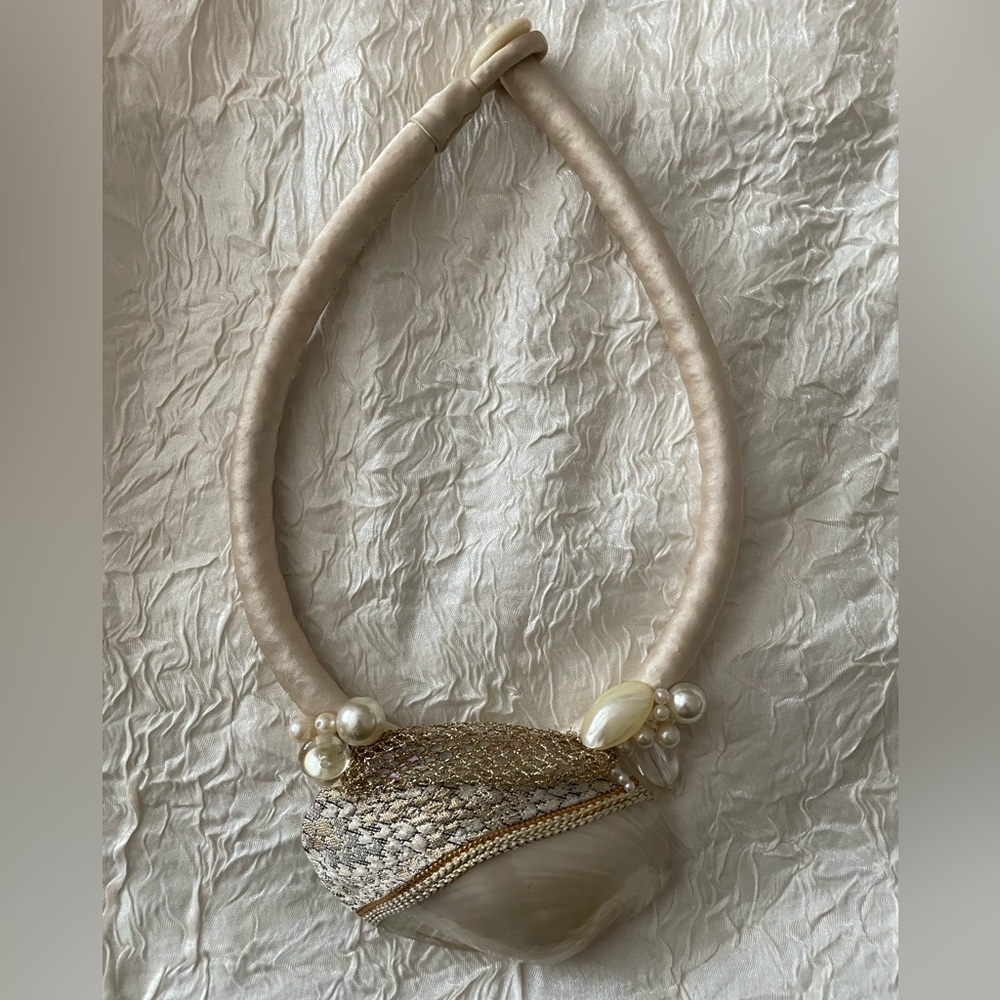 VINTAGE - Statement Shell Necklace
